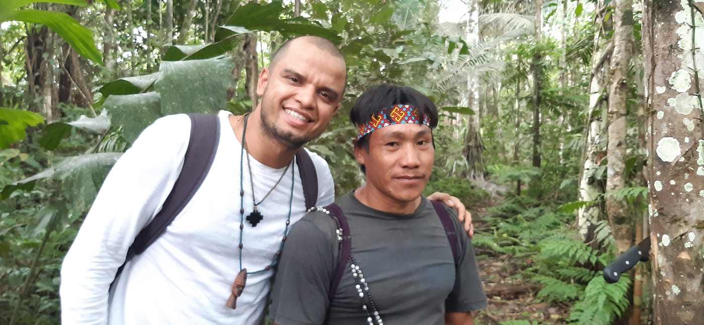 Caminhada pela floresta durante a travessia ao Rio Jordão, no Acre