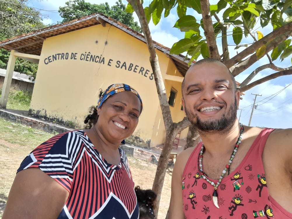 Encontro com uma liderança do Quilombo do Pau Furado em frente ao Centro de Ciência e Saberes